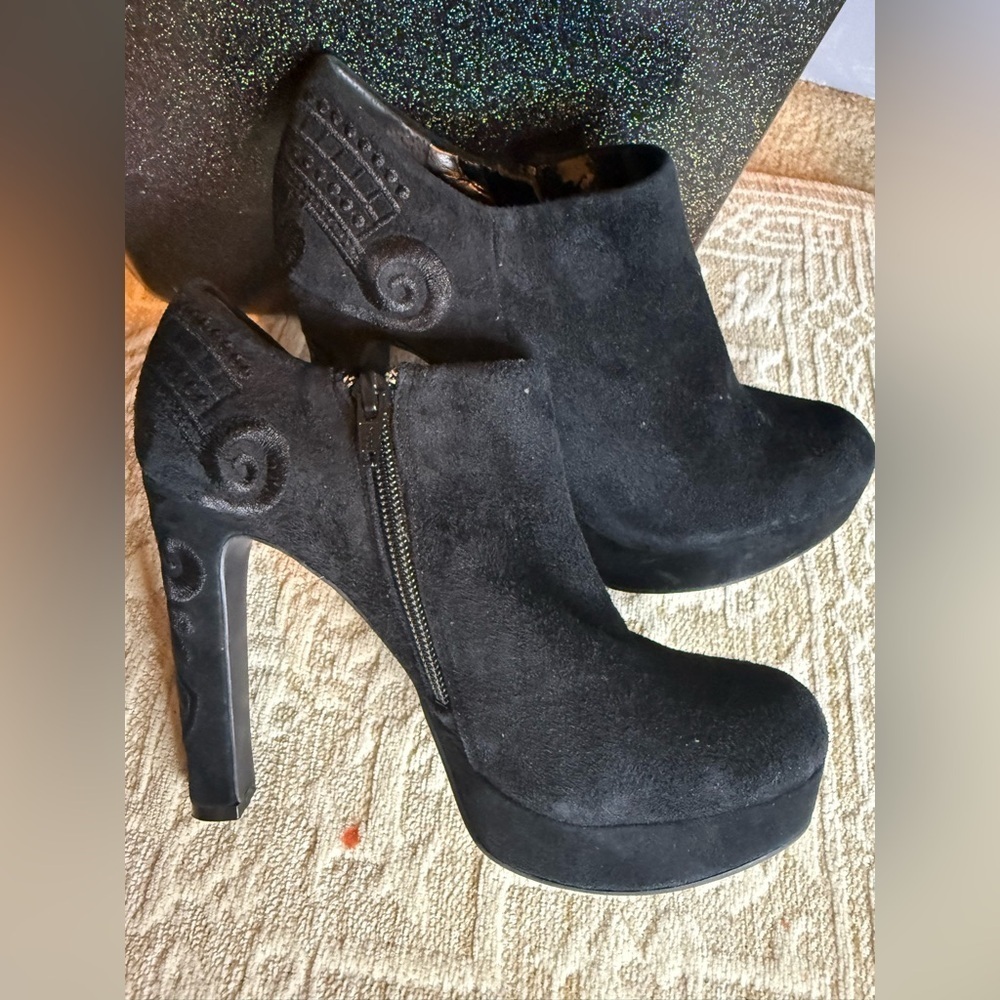 Gianni Bini Black Heeled Boots Sleek Design